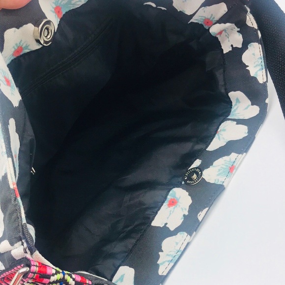 NWOT Floral Messenger Crossbody w/ Camera Strap - Picture 11 of 15